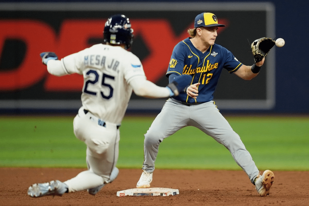 Cerveceros aplastan 10-1 a los Rays y quedan a un triunfo del título 1 image