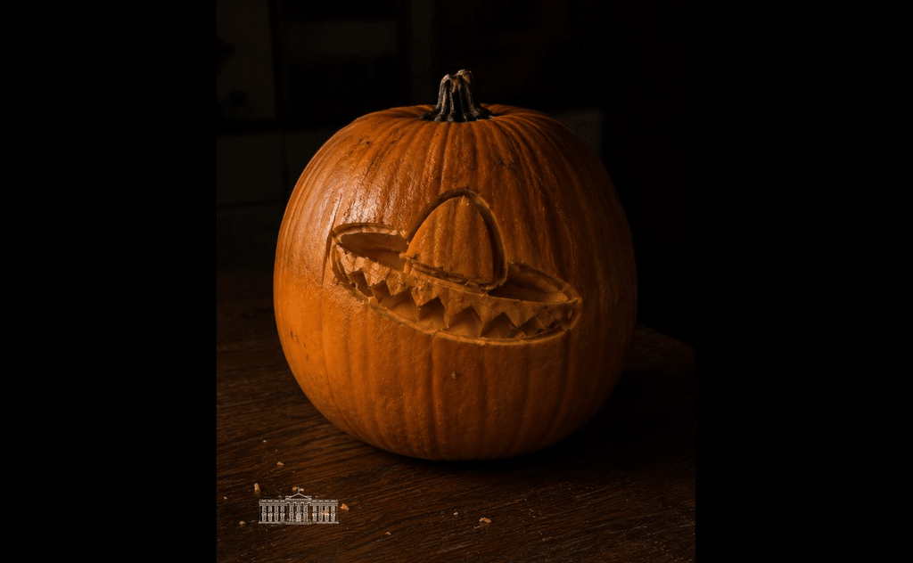 Casa Blanca difunde imagen de calabaza con sombrero de charro por Halloween 1 image