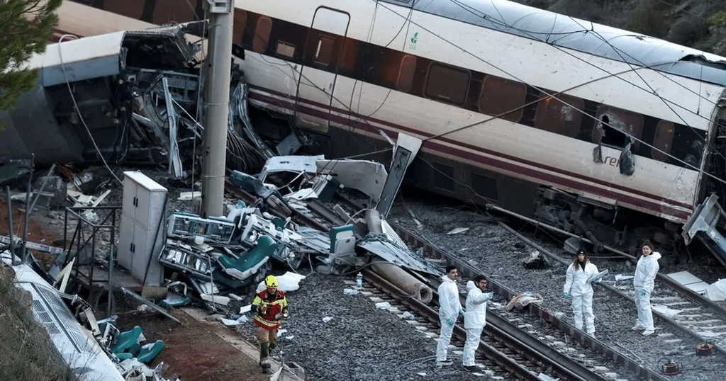 Sube a 74 la cifra de muertos por choque de trenes en España 1 image