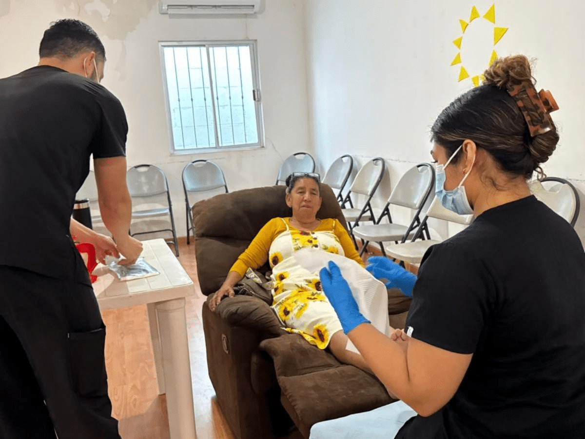 Gobierno de Sonora brinda atención podológica gratuita a personas adultas mayores
