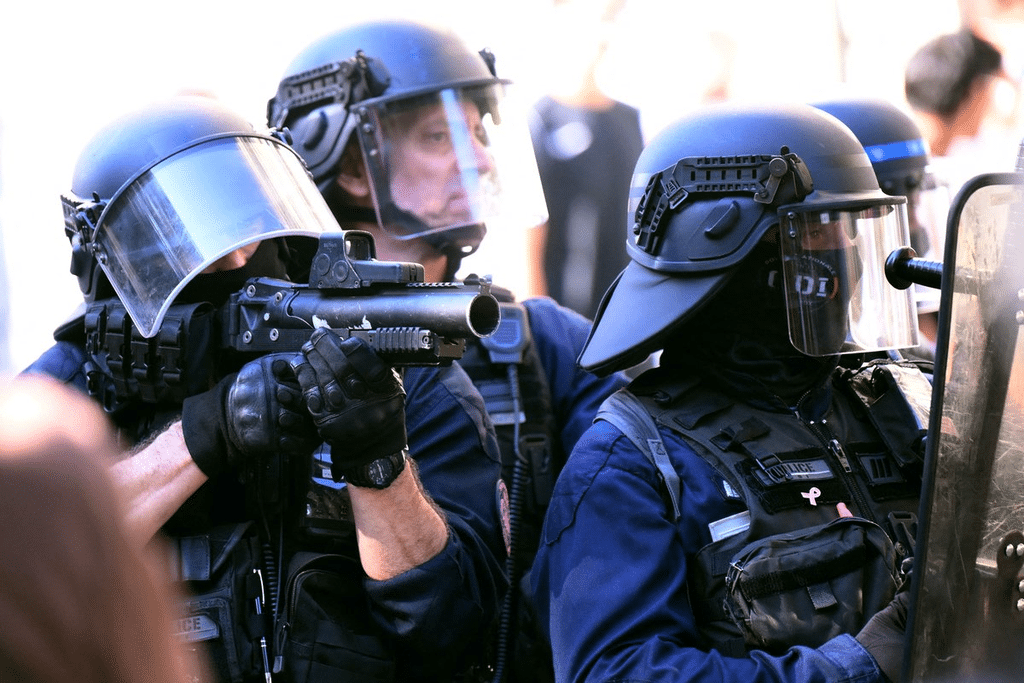 Policía reprime manifestaciones estudiantiles en Francia 1 image