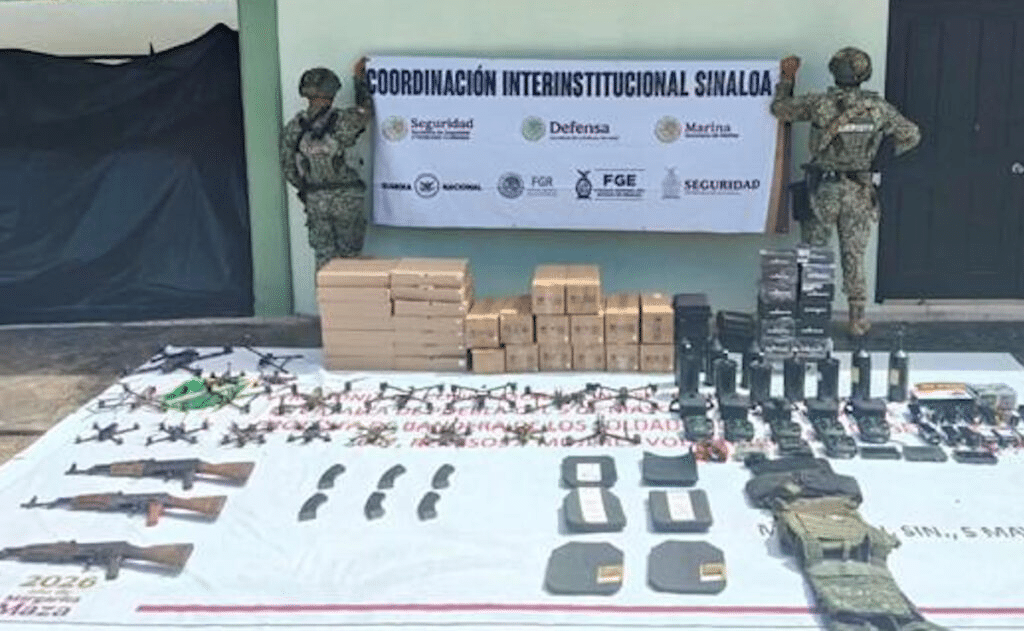 Aseguran armamento, explosivos y equipo para drones durante operativo en Mazatlán 1 image