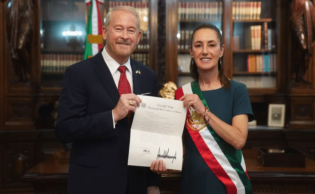 Sheinbaum confirma visita del embajador Ronald Johnson a Palacio Nacional 1 image
