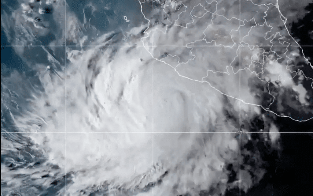 Huracán Simon baja a categoría 2 y mantendrá lluvias muy fuertes en tres estados 1 image