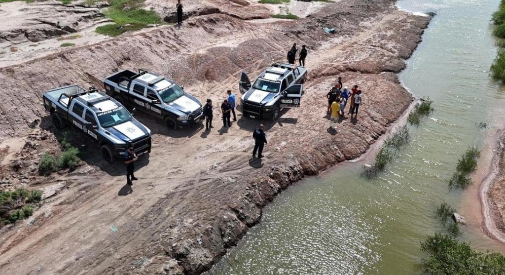 Policía Estatal brinda auxilio y protección a familias en zonas afectadas por lluvias en Sonora 5 unnamed (18)
