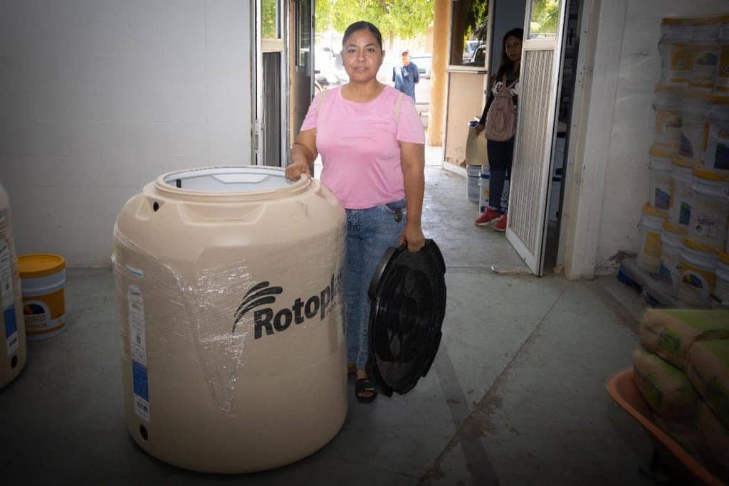 Entrega Gobierno de Sonora materiales para mejoramiento de vivienda a familias de Hermosillo 1 unnamed (7)