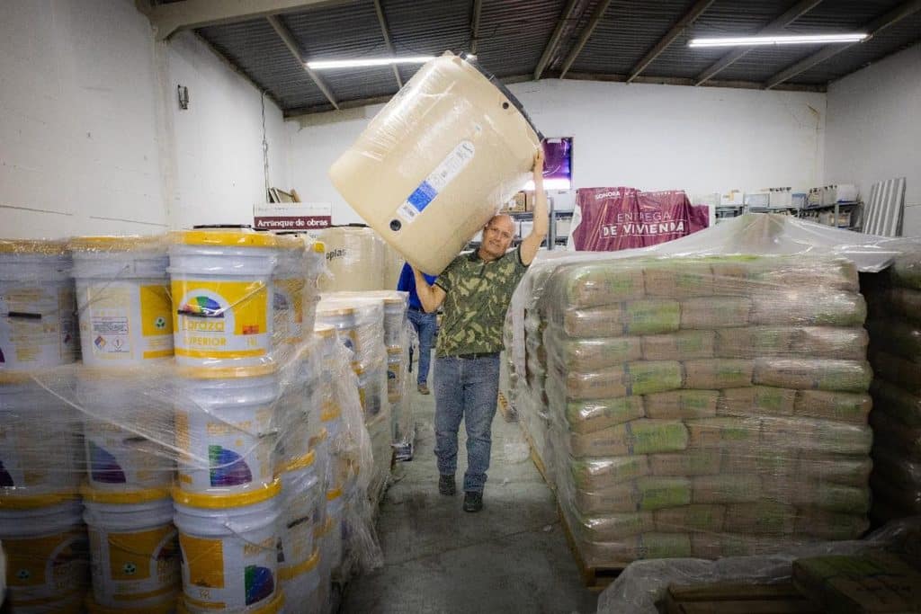 Entrega Gobierno de Sonora materiales para mejoramiento de vivienda a familias de Hermosillo 2 unnamed (8)